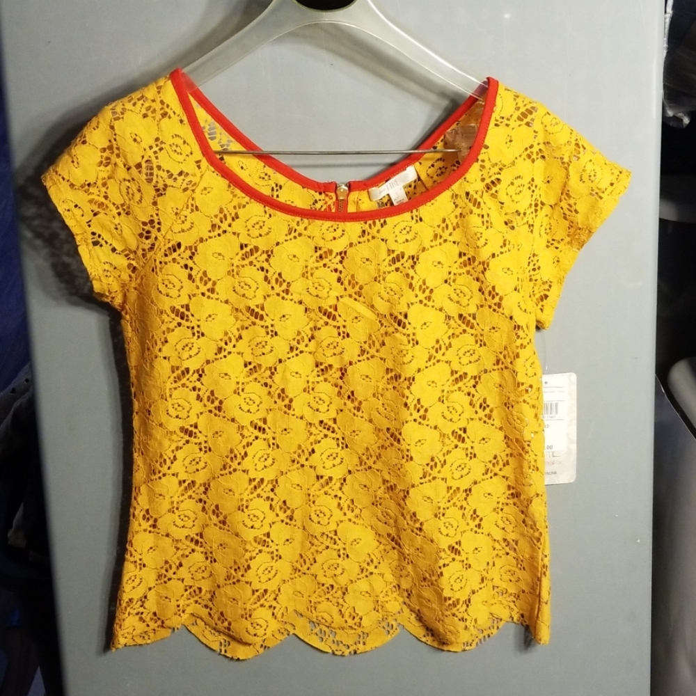 small Gold and red lace zippered top